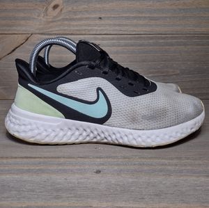 Nike Revolution 7 - White and Platinum